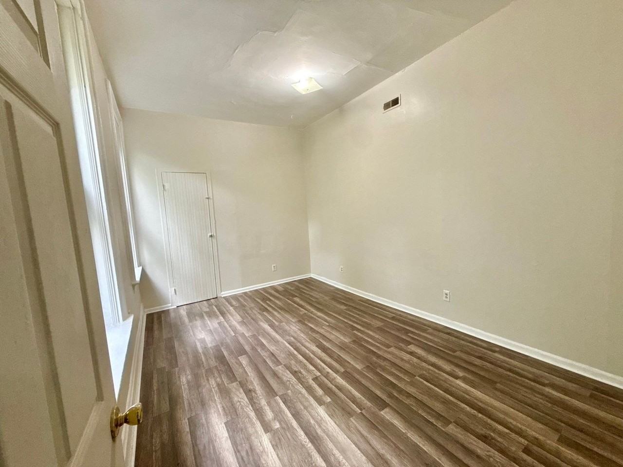 1030 Considine Ave - Photo 6 of 14