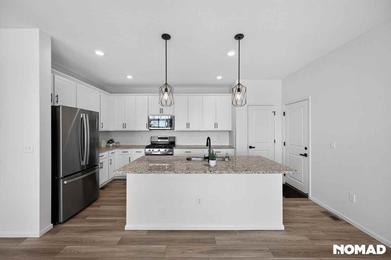 5204 Elk St - Photo 5 of 47