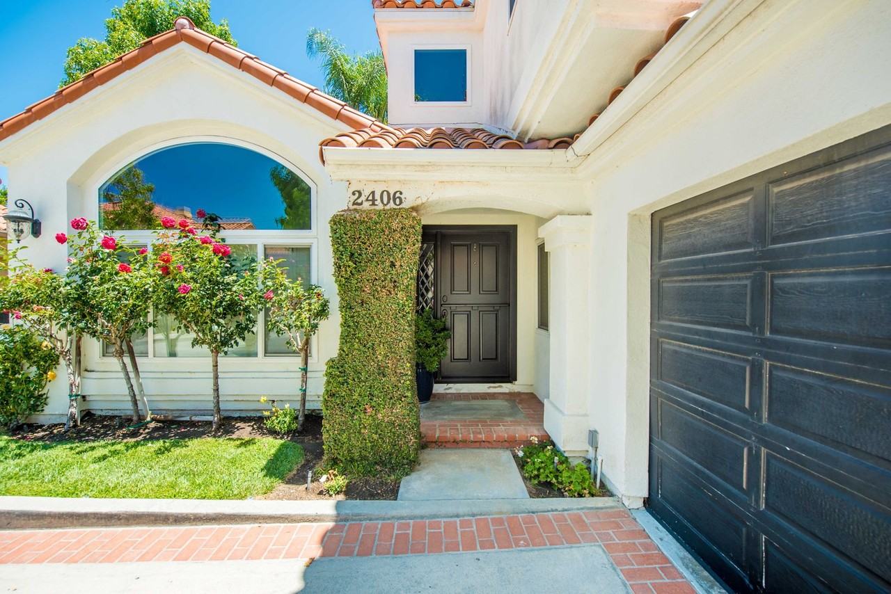 2406 La Mesa Ct - Photo 2 of 50