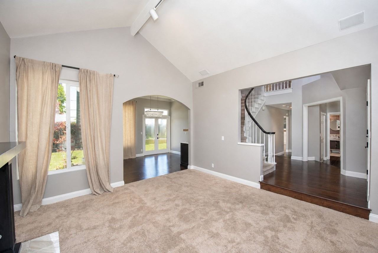 2406 La Mesa Ct - Photo 3 of 50