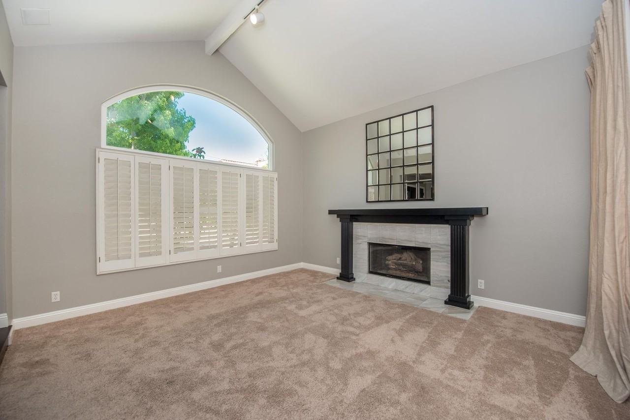 2406 La Mesa Ct - Photo 5 of 50