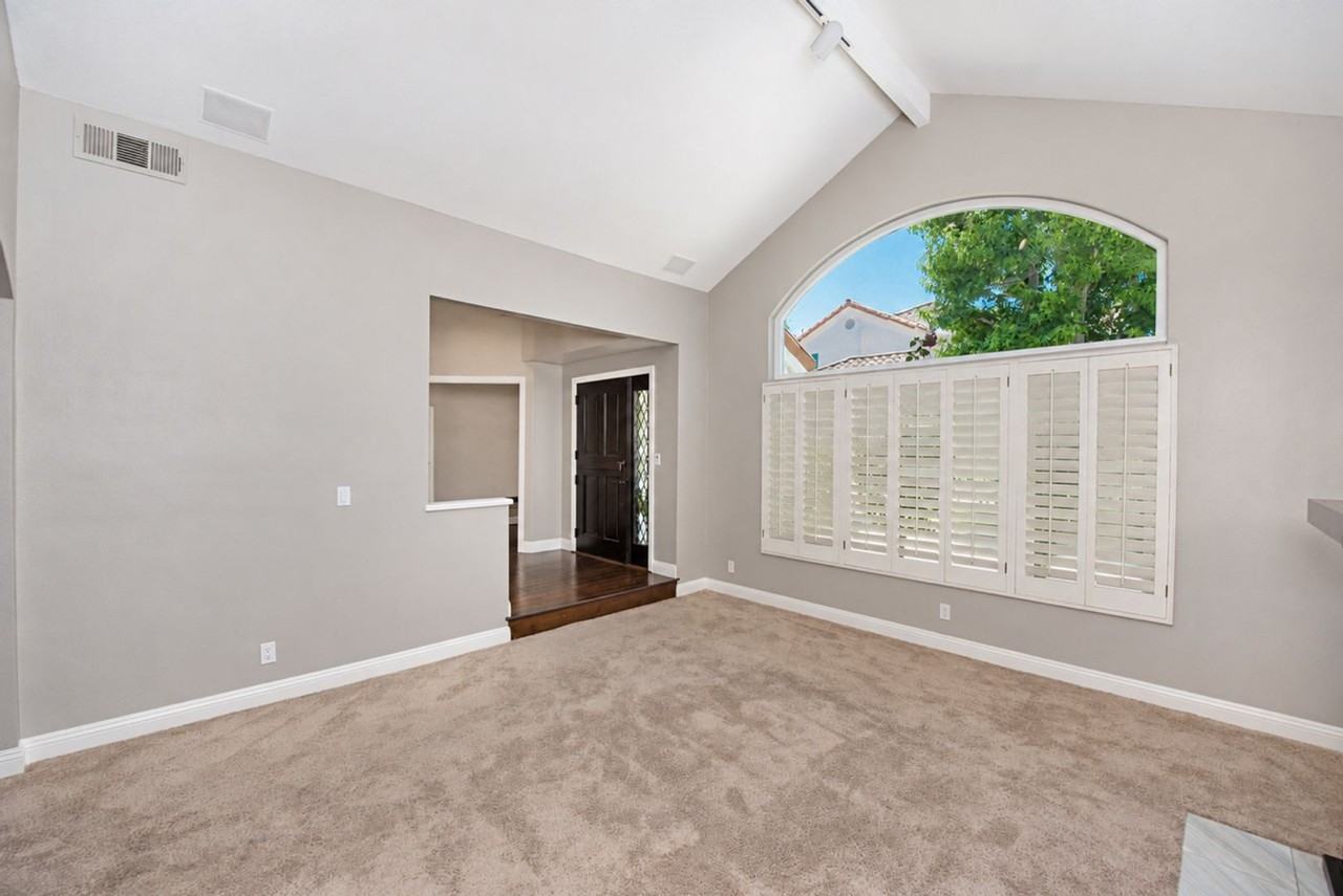 2406 La Mesa Ct - Photo 6 of 50