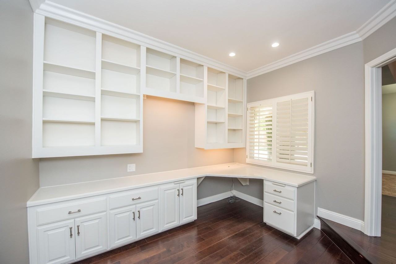 2406 La Mesa Ct - Photo 7 of 50