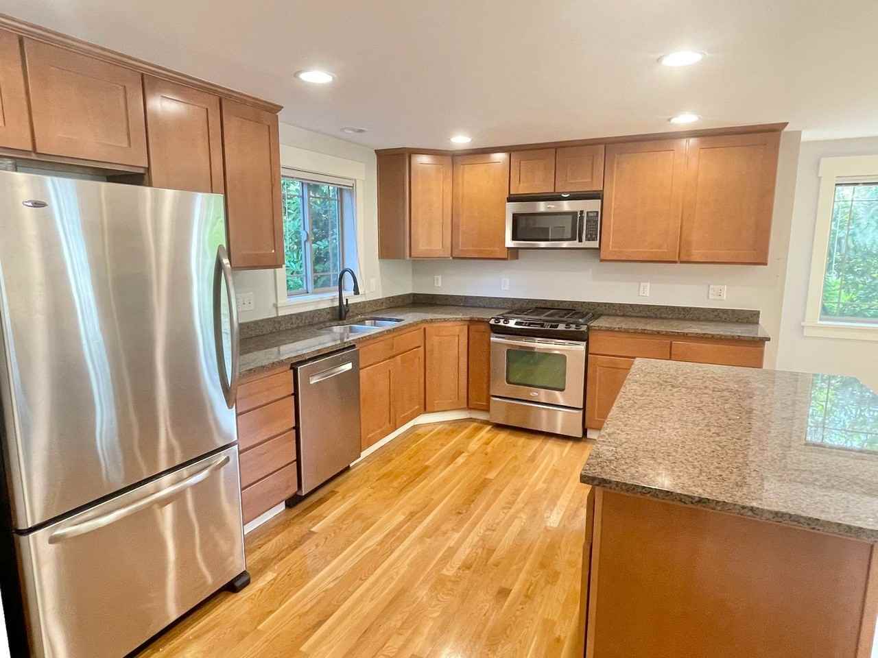 3503 Ne 110th St - Photo 4 of 25