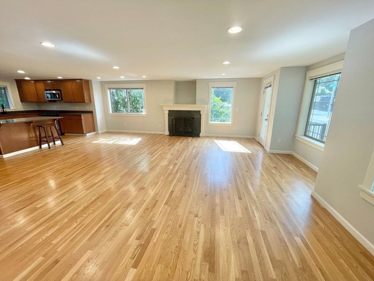 3503 Ne 110th St - Photo 5 of 25