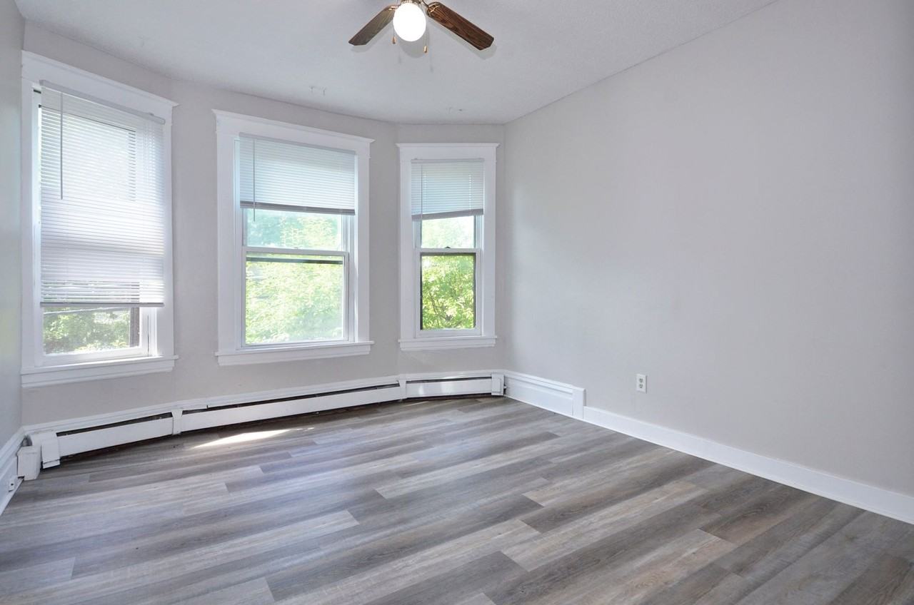 61 Delos St W #3 - Photo 2 of 20