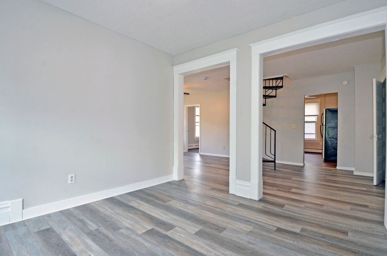 61 Delos St W #3 - Photo 3 of 20
