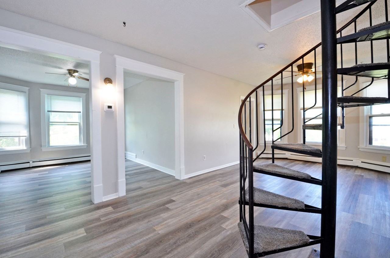 61 Delos St W #3 - Photo 6 of 20