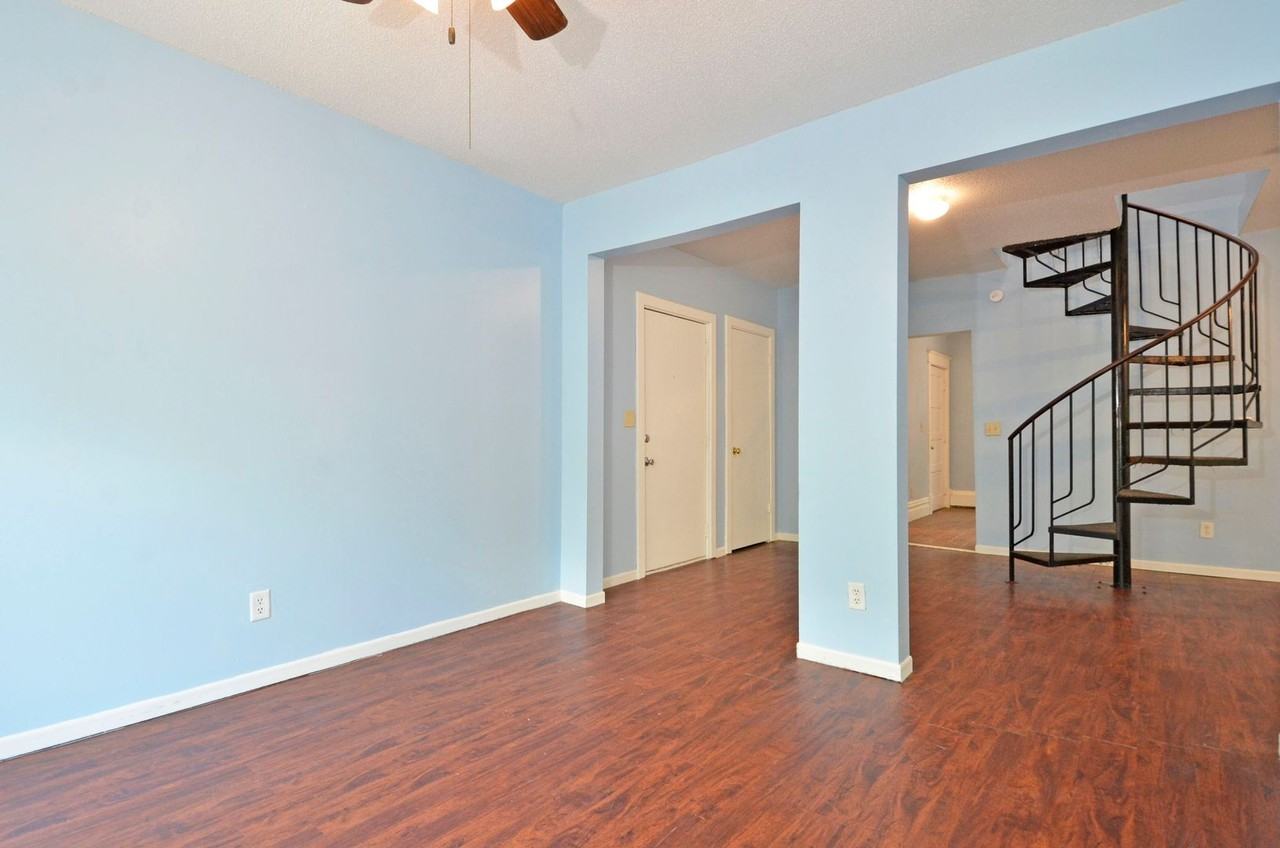 61 Delos St W #4 - Photo 4 of 15