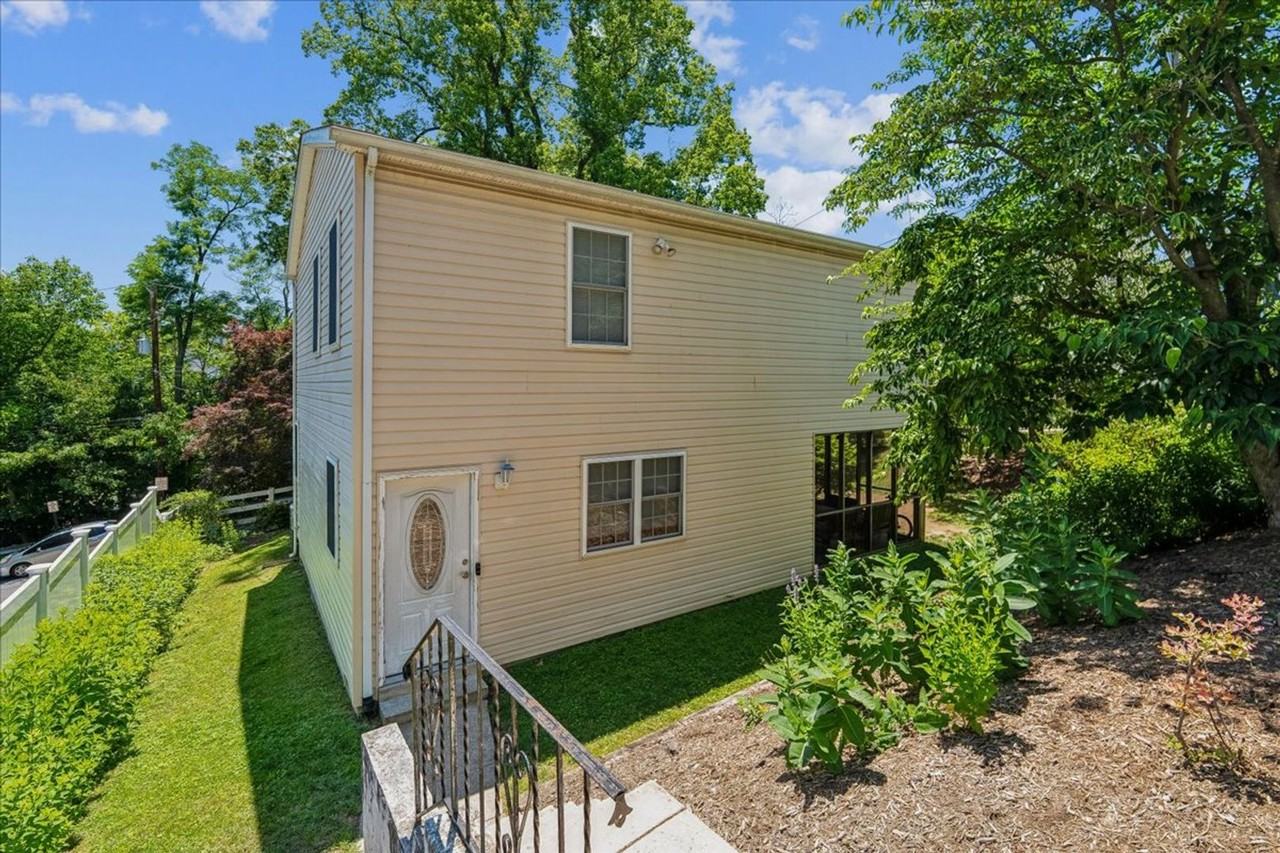 200 Geneva Ave - Photo 4 of 15