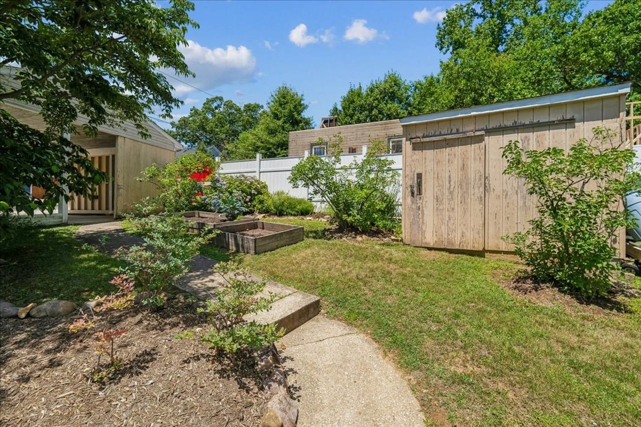 200 Geneva Ave - Photo 6 of 15