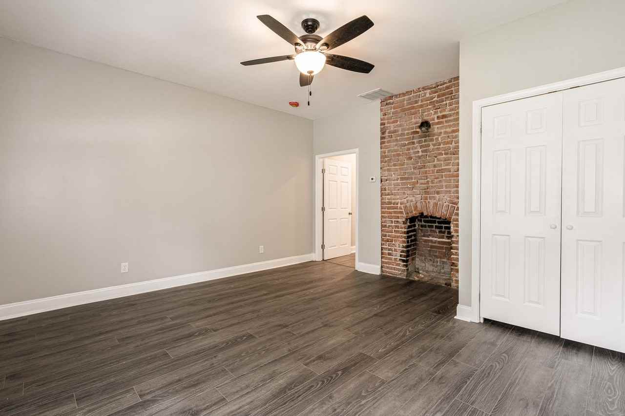 806 Longfield Ave - Photo 4 of 31