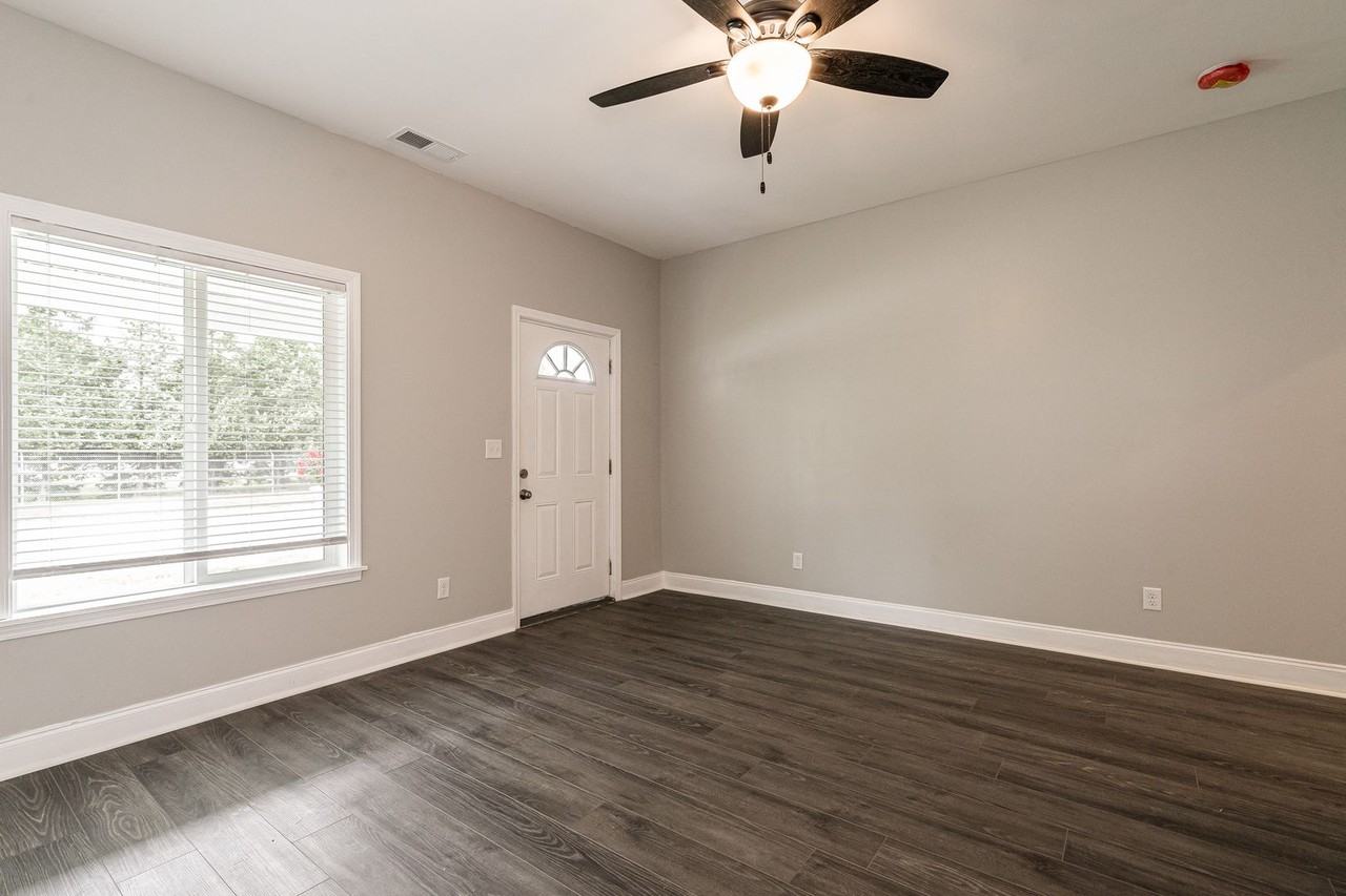 806 Longfield Ave - Photo 5 of 31
