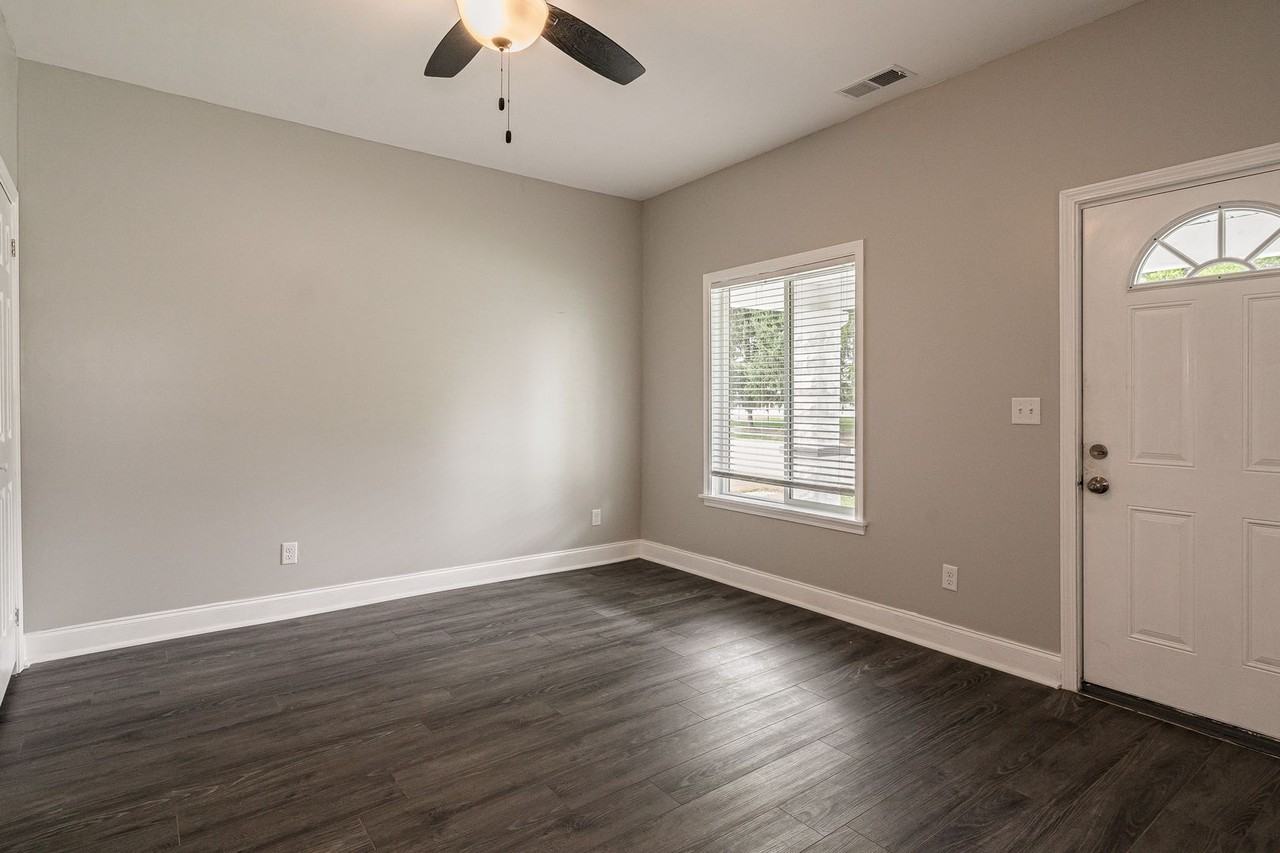 806 Longfield Ave - Photo 6 of 31