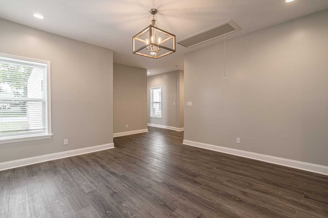 806 Longfield Ave - Photo 7 of 31
