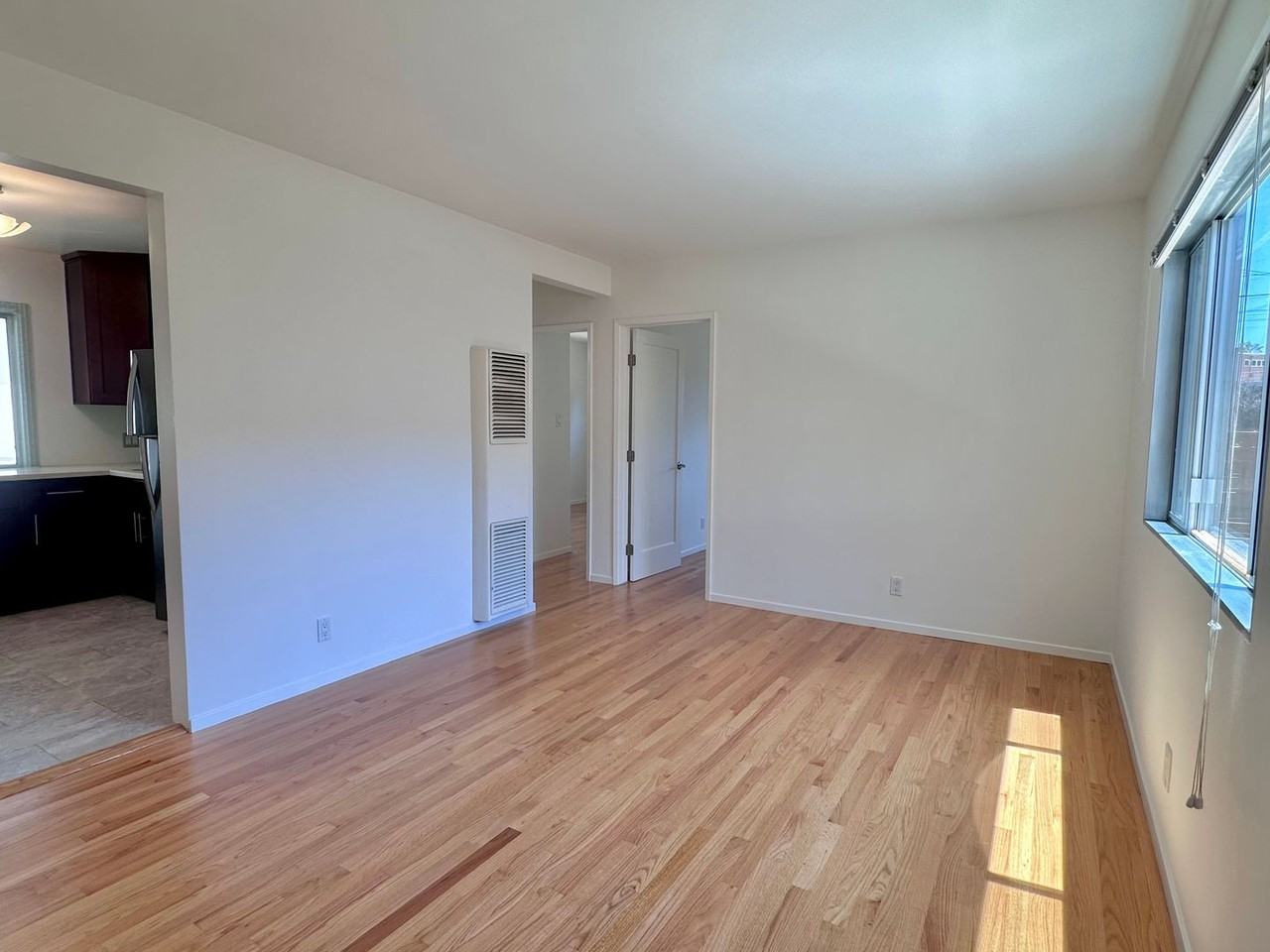 502 Westminster Ave - Photo 3 of 25