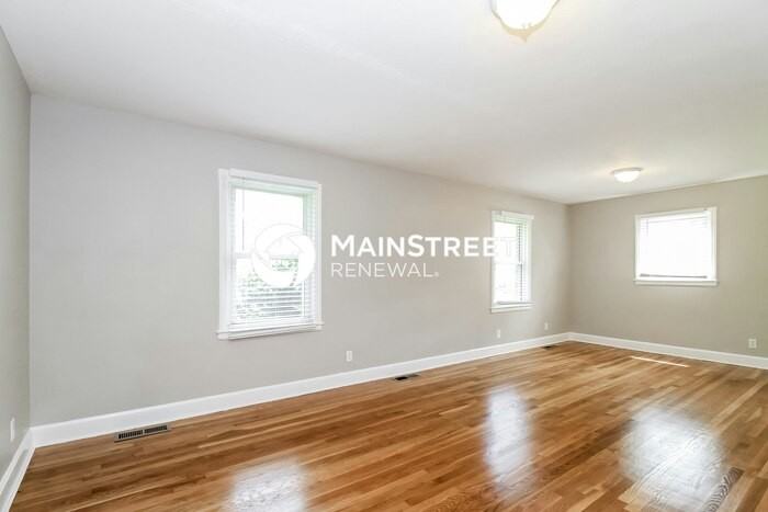 2114 Haymount St - Photo 3 of 17
