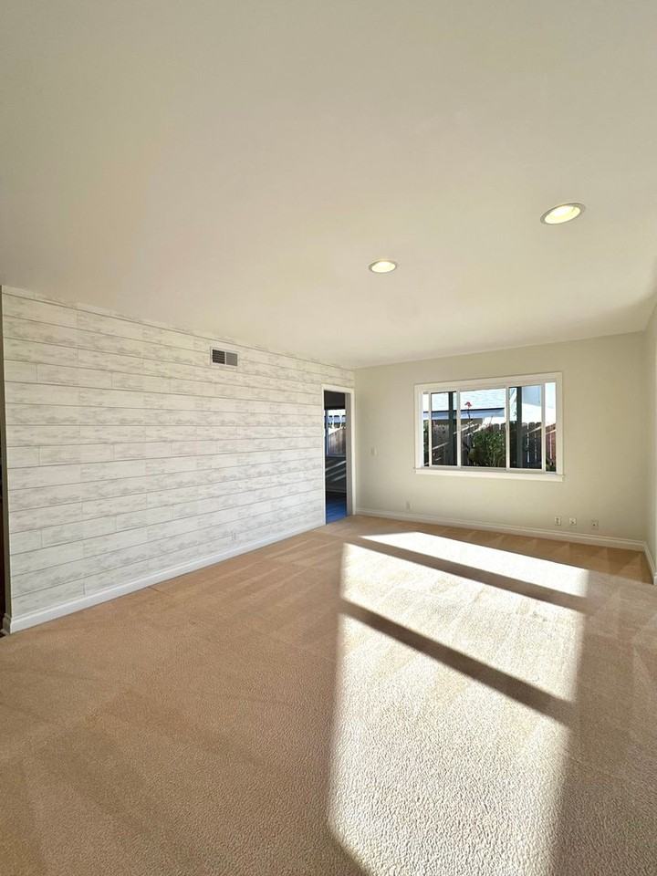 429 Daytona Dr - Photo 5 of 28