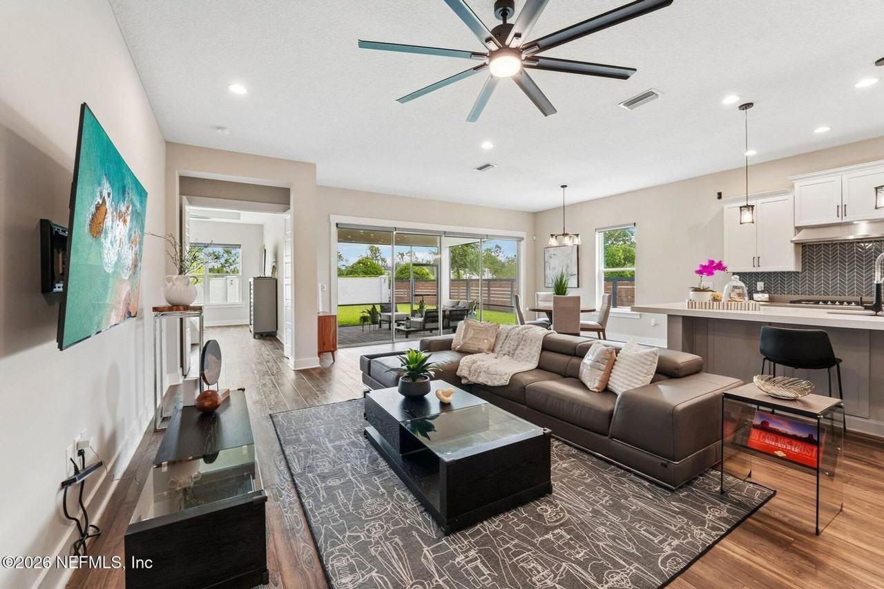 10223 Silverbrook Trl - Photo 3 of 46