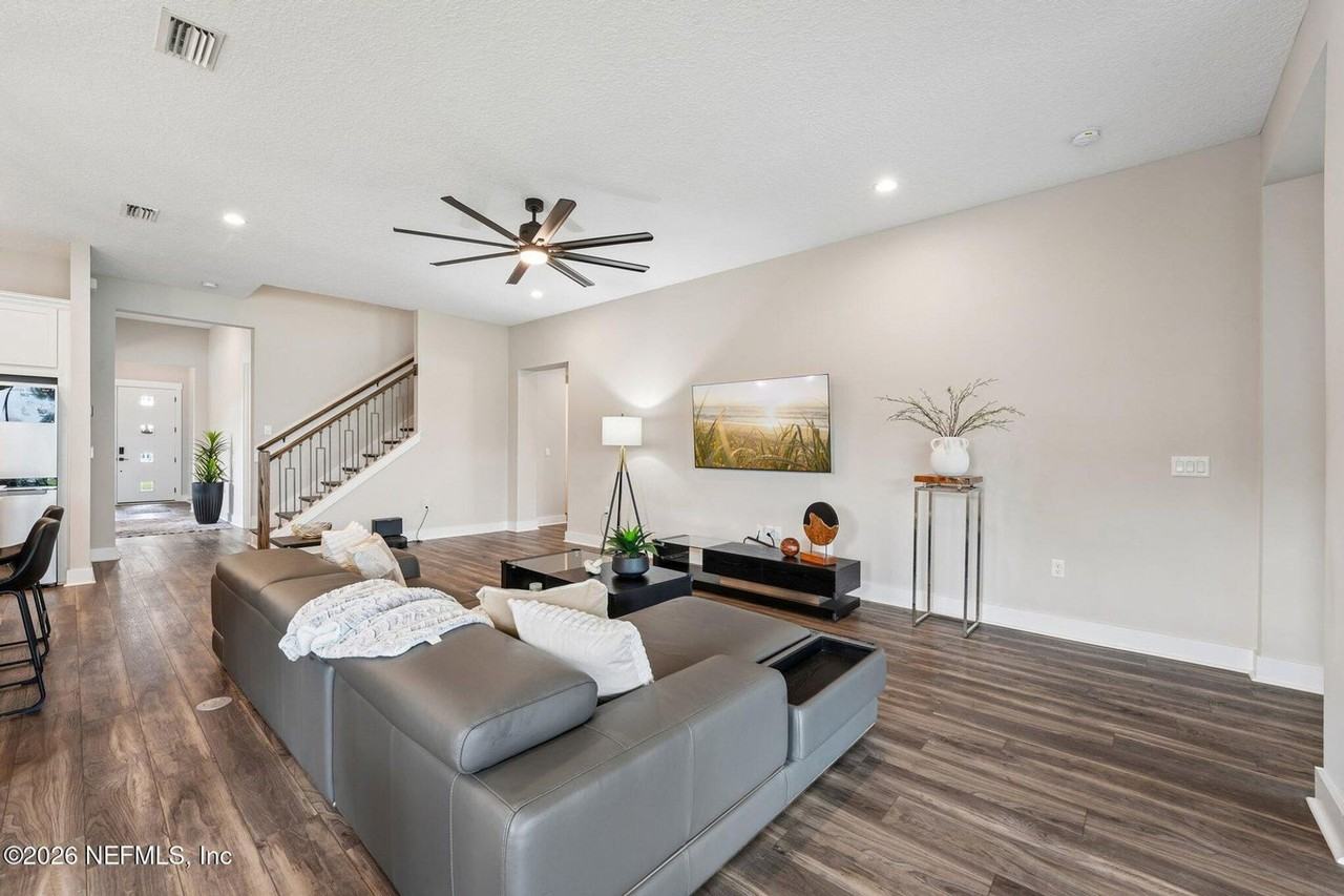 10223 Silverbrook Trl - Photo 4 of 46