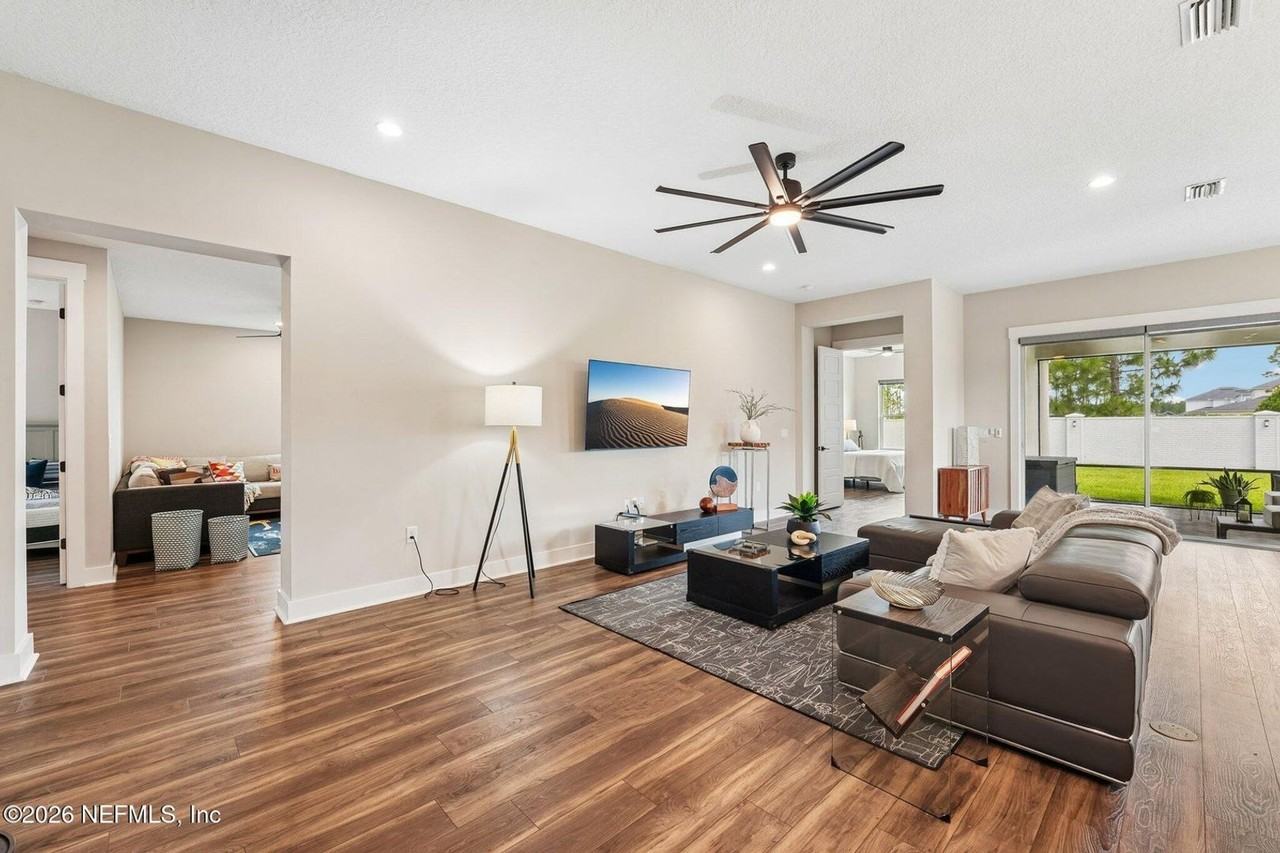 10223 Silverbrook Trl - Photo 5 of 46