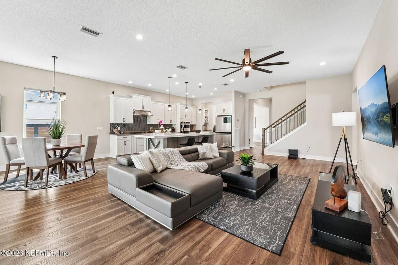 10223 Silverbrook Trl - Photo 6 of 46