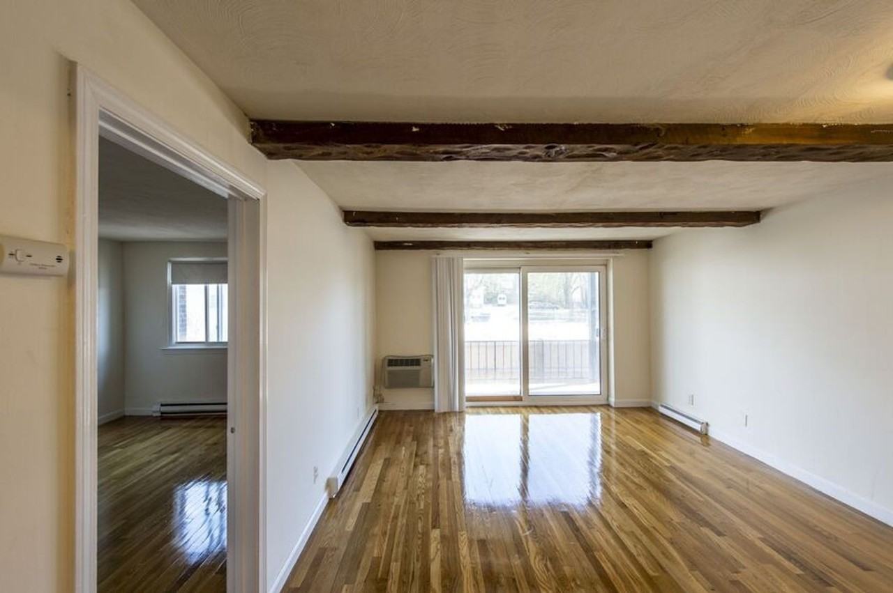 1799A Centre St - Photo 3 of 8