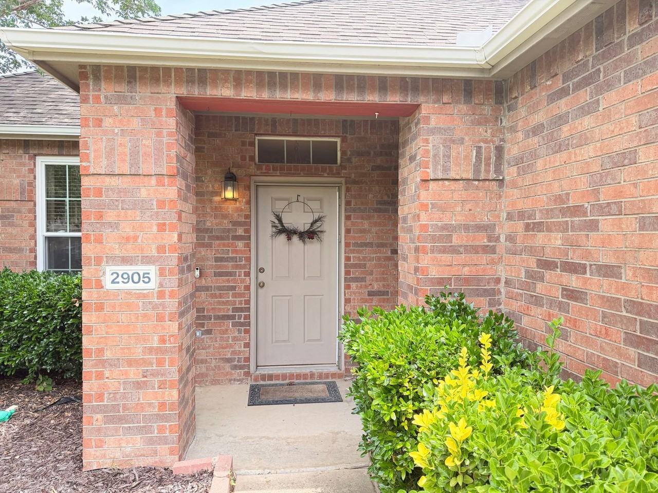 2905 Hudson Xing - Photo 2 of 14