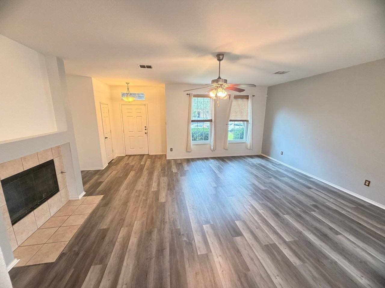 2905 Hudson Xing - Photo 4 of 14