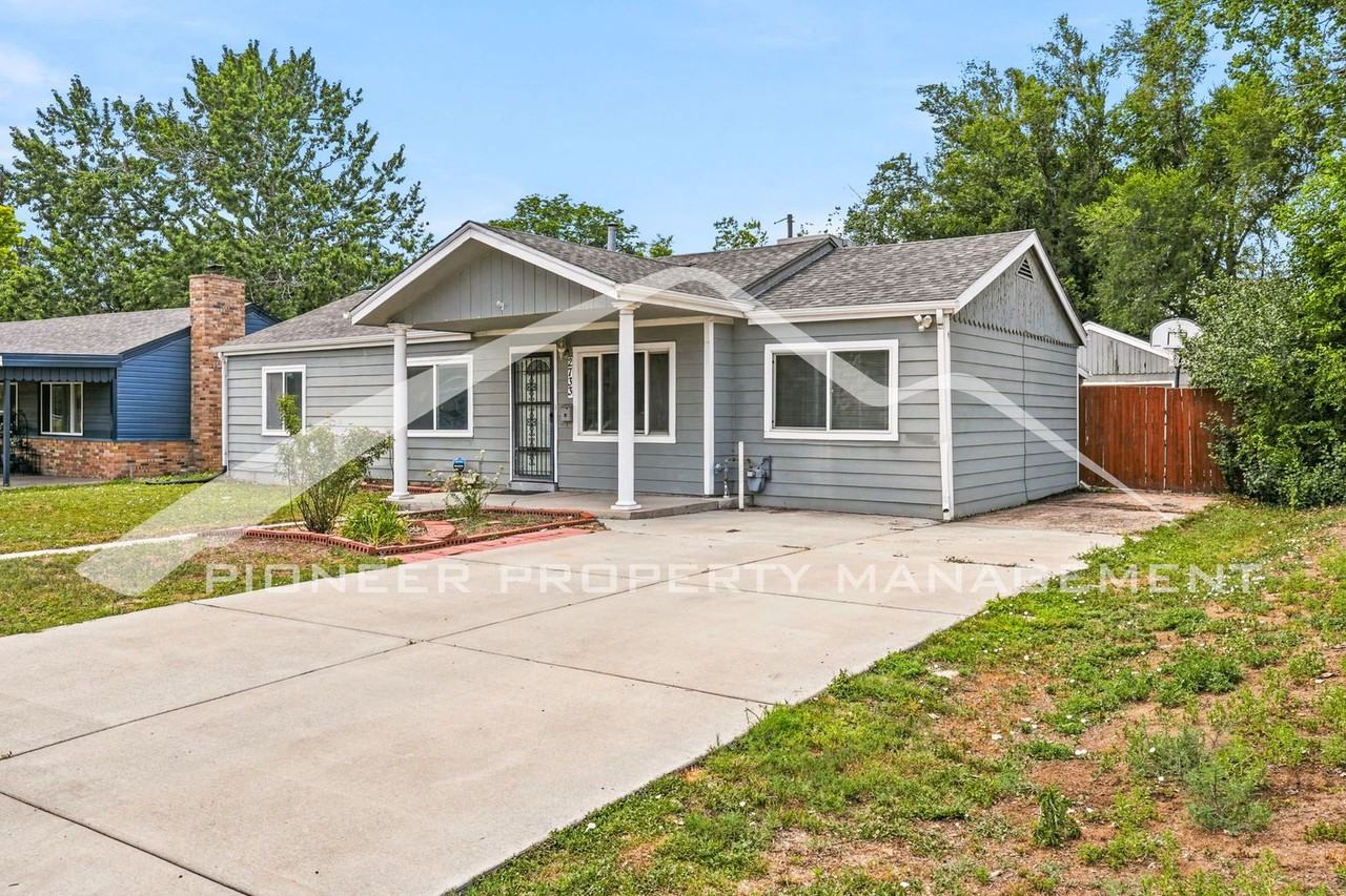 2733 S Glencoe St - Photo 2 of 21
