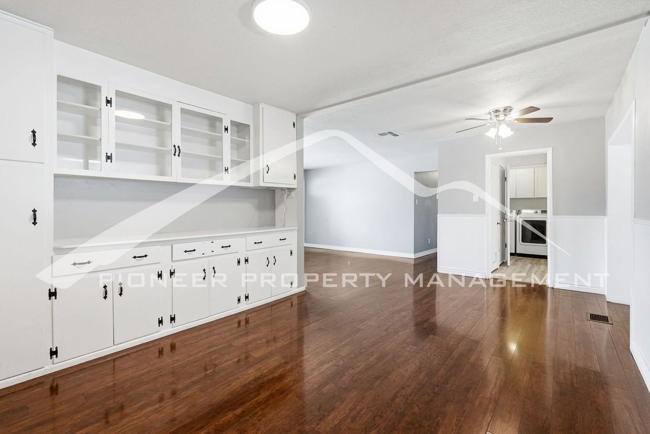 2733 S Glencoe St - Photo 6 of 21