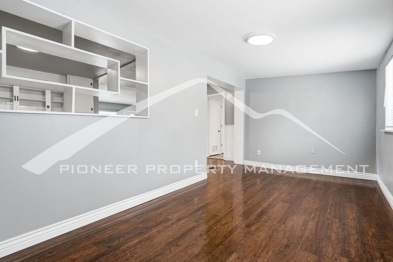 2733 S Glencoe St - Photo 7 of 21