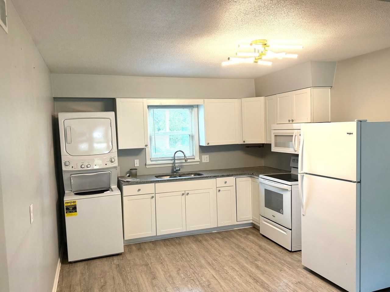 1827 Bashford Manor Ln - Photo 2 of 16
