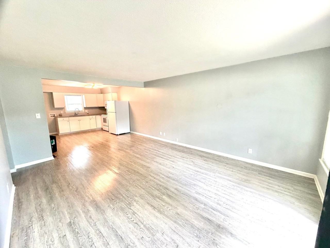 1827 Bashford Manor Ln - Photo 4 of 16