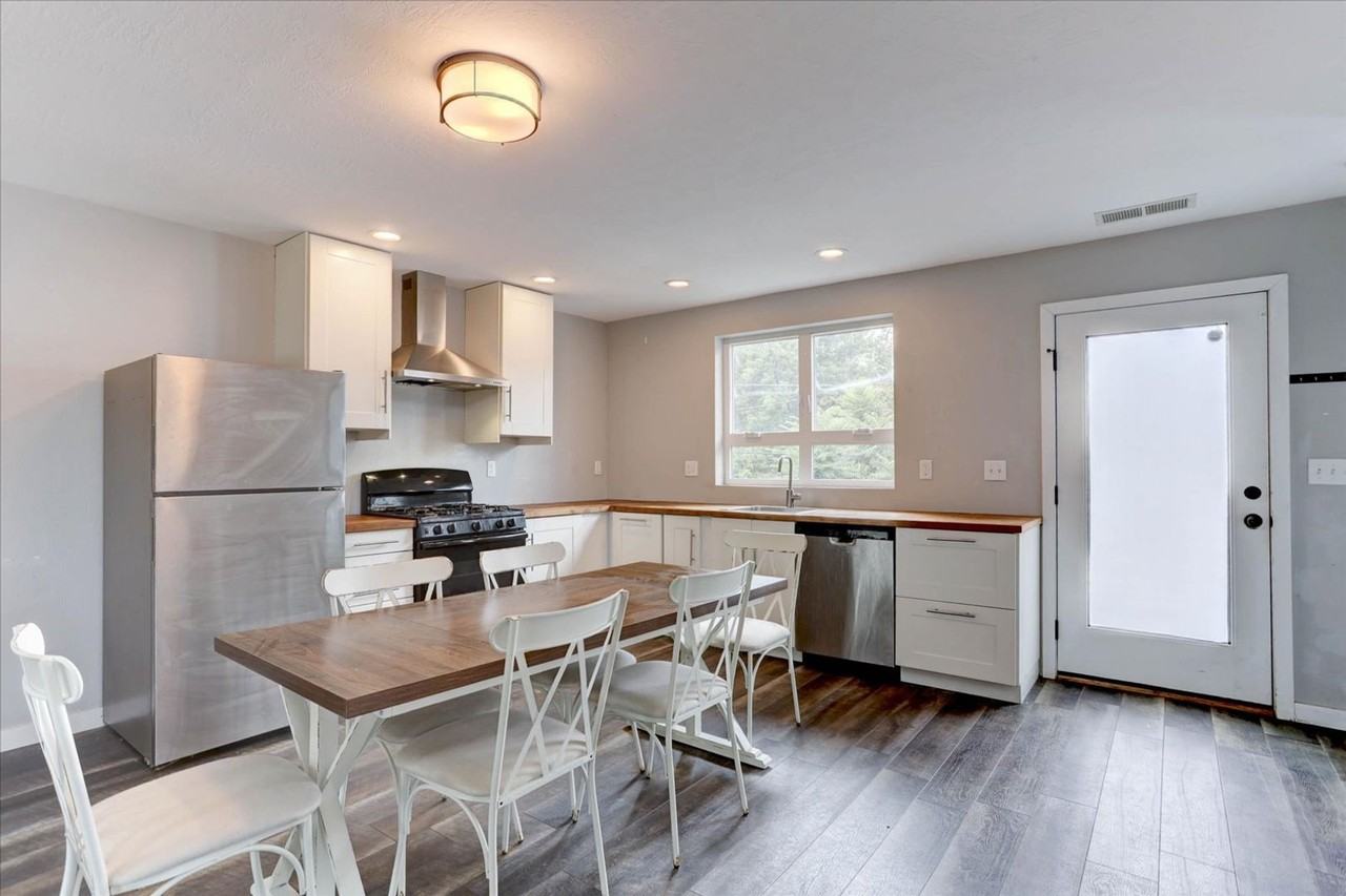 867 20th St - Photo 3 of 19