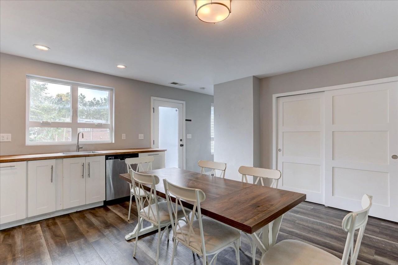 867 20th St - Photo 4 of 19