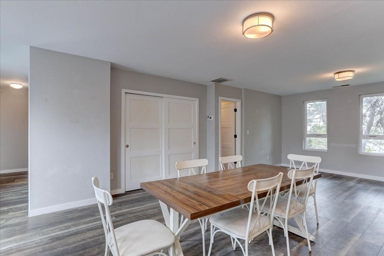 867 20th St - Photo 5 of 19