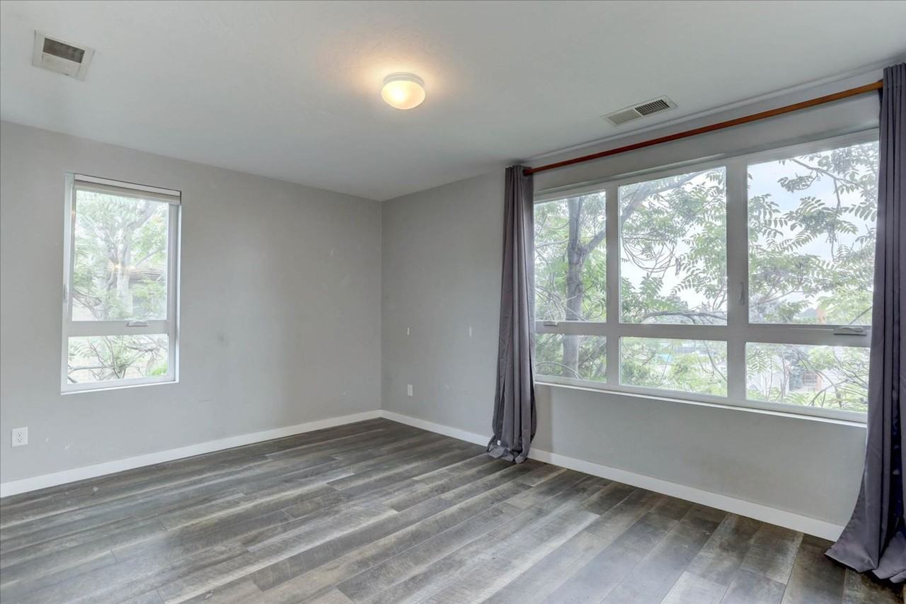 867 20th St - Photo 6 of 19