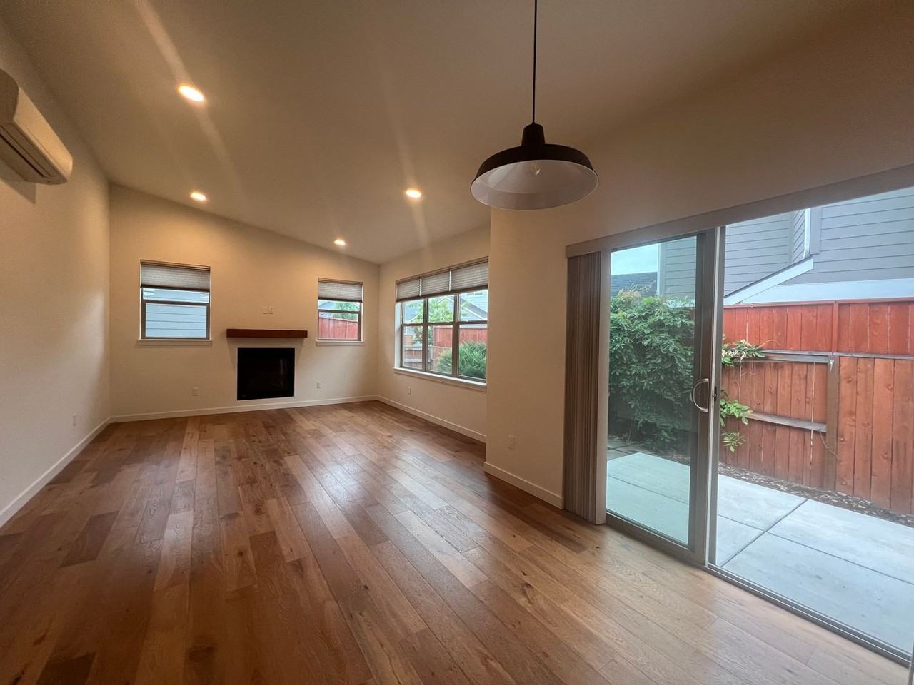 40 William Way - Photo 2 of 31