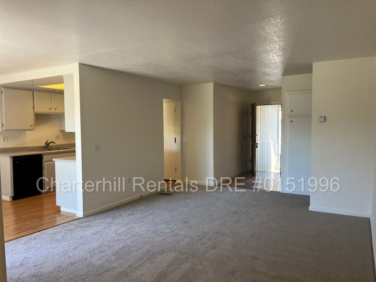 418 Pheasant Ln - Photo 3 of 12