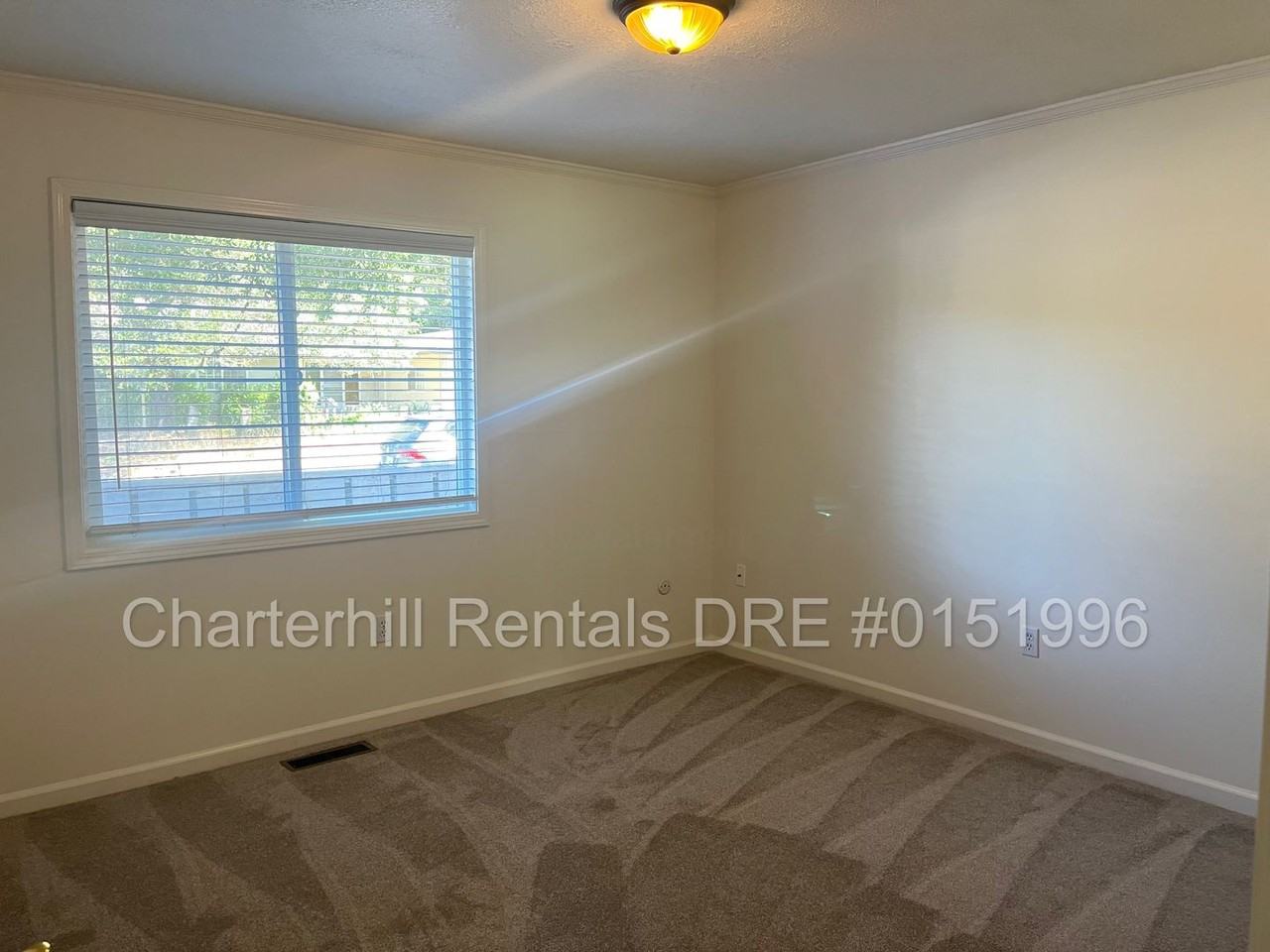 418 Pheasant Ln - Photo 7 of 12