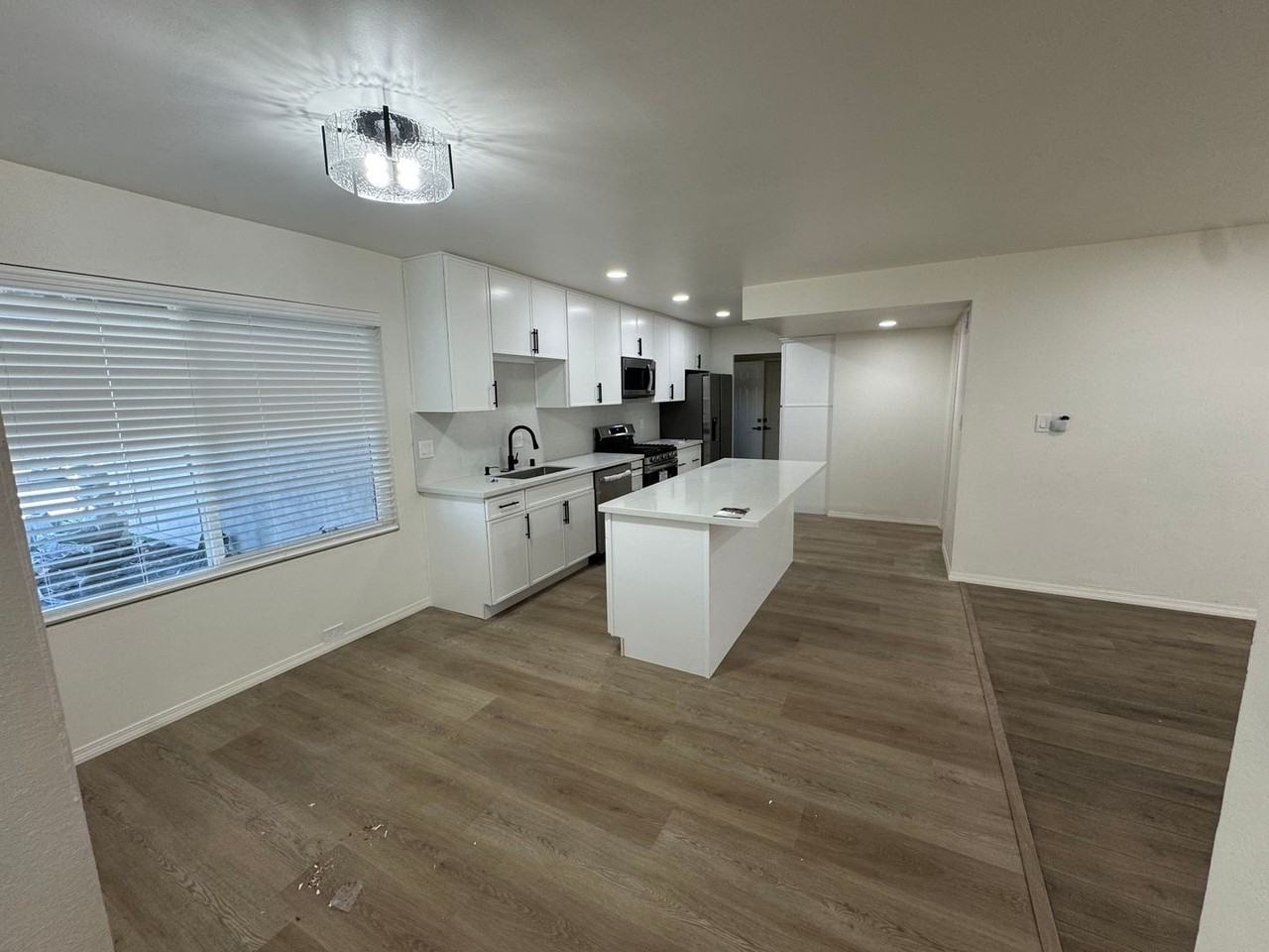 1058 Benjamin Pl - Photo 5 of 19