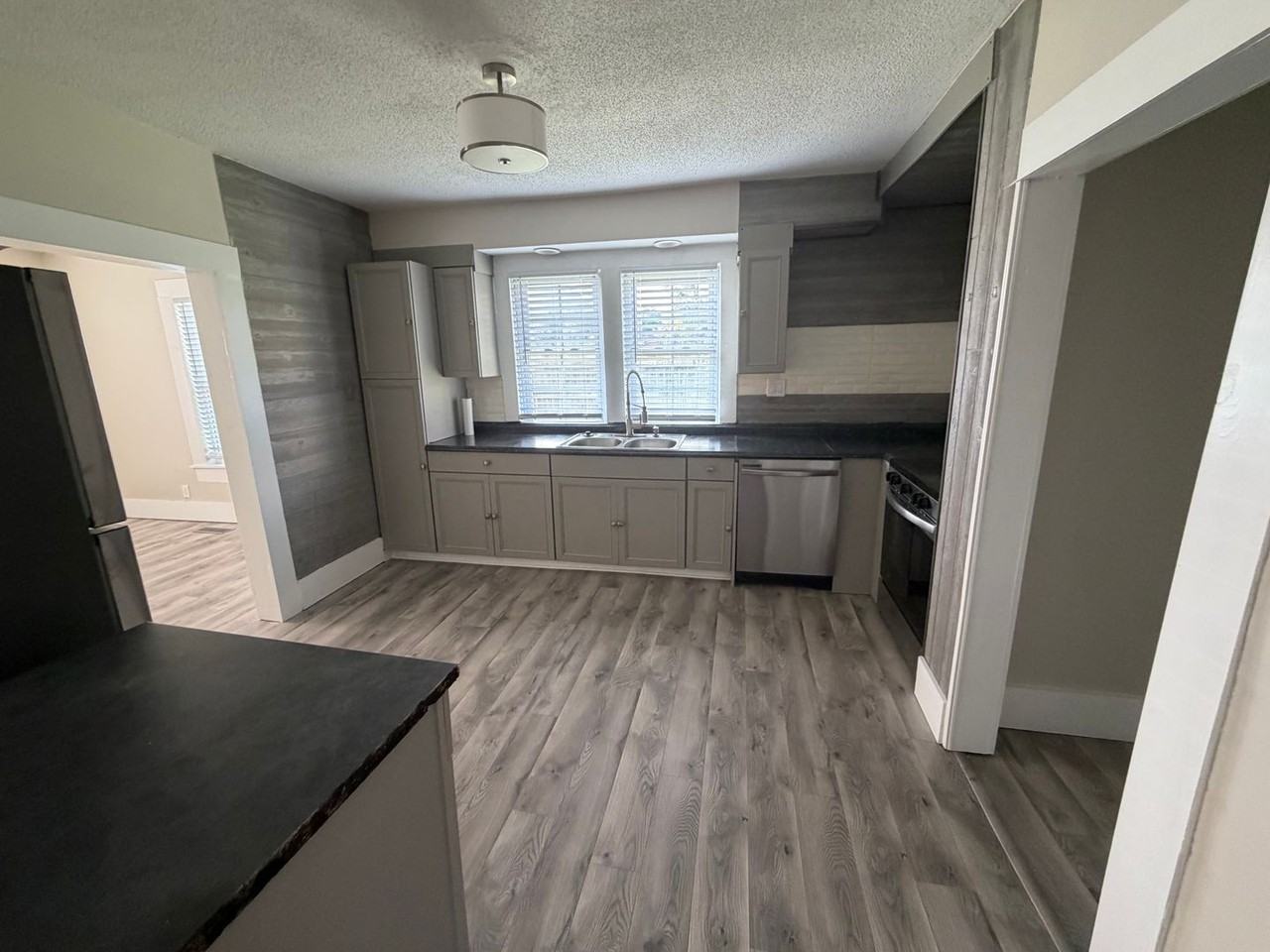 103 Harrison St - Photo 2 of 10