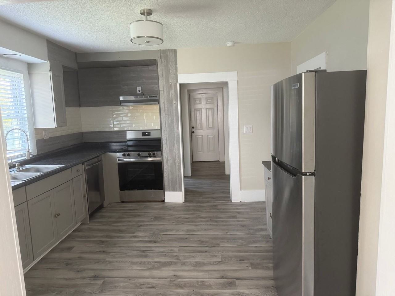 103 Harrison St - Photo 5 of 10