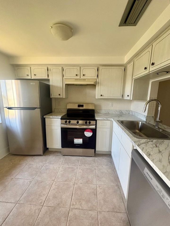 4347 Rustic Dr - Photo 3 of 12
