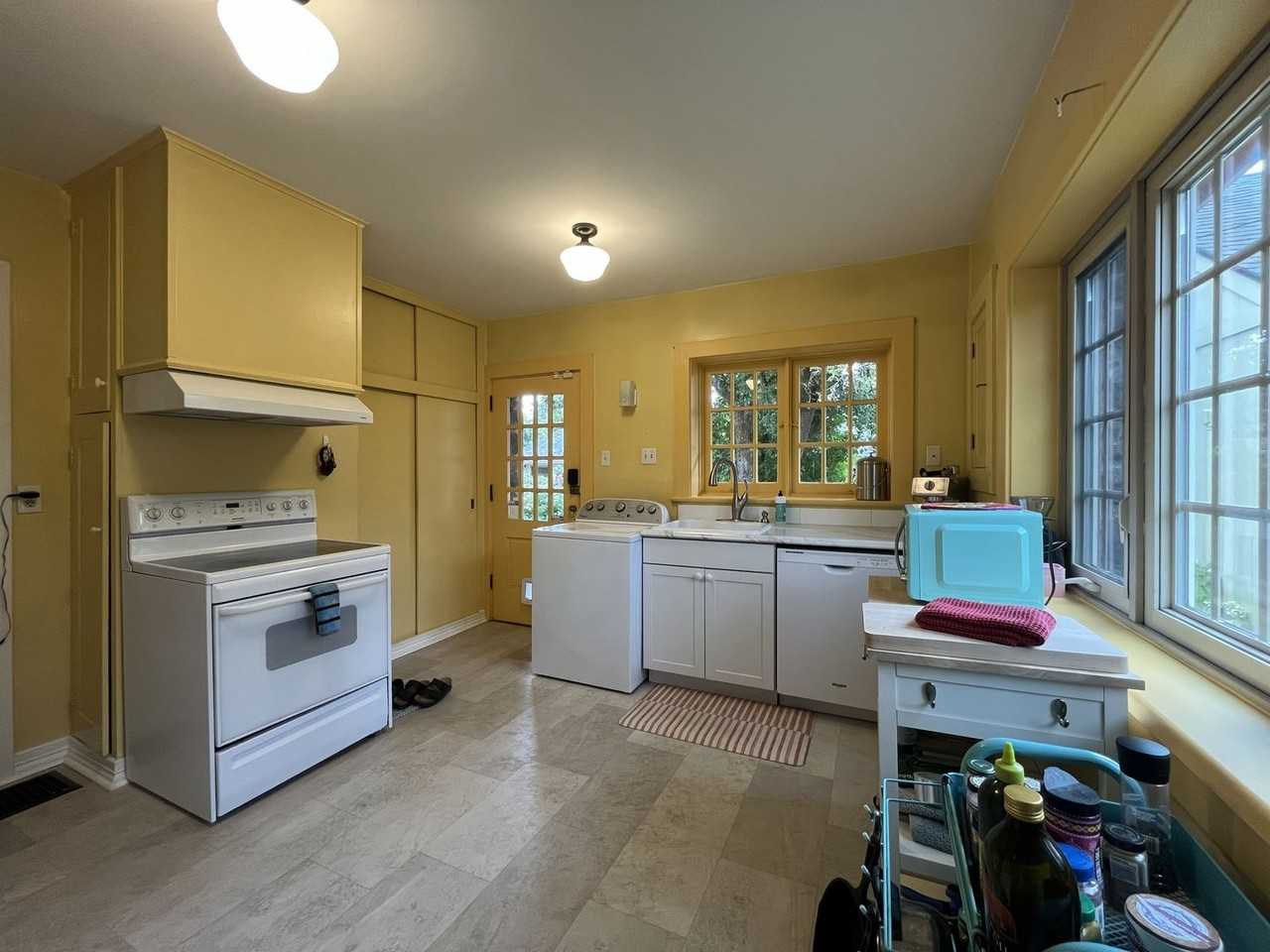 2430 Se Park Ave - Photo 7 of 50