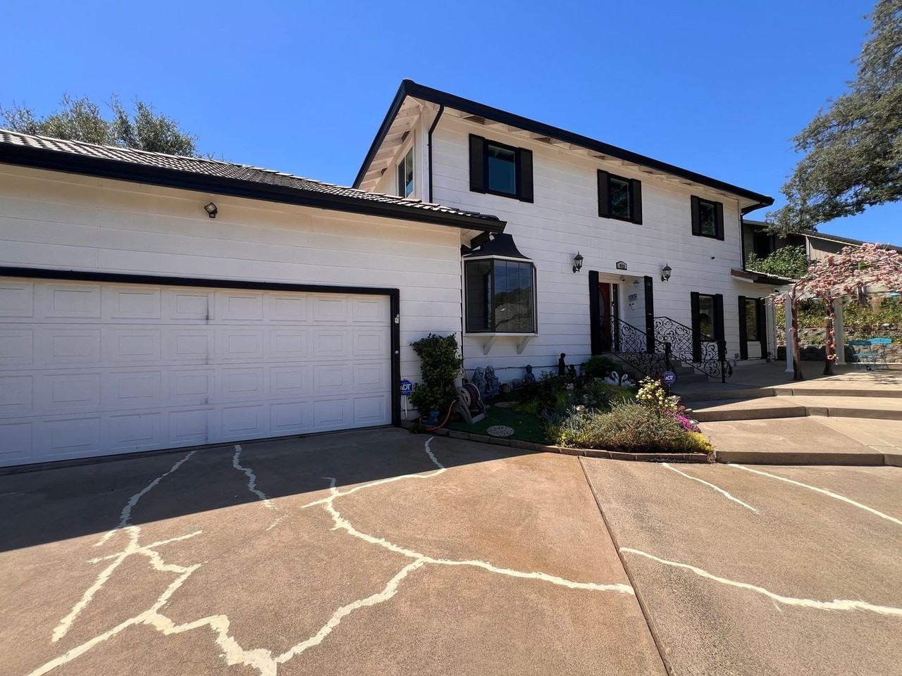 912 Yosemite Ln - Photo 4 of 44