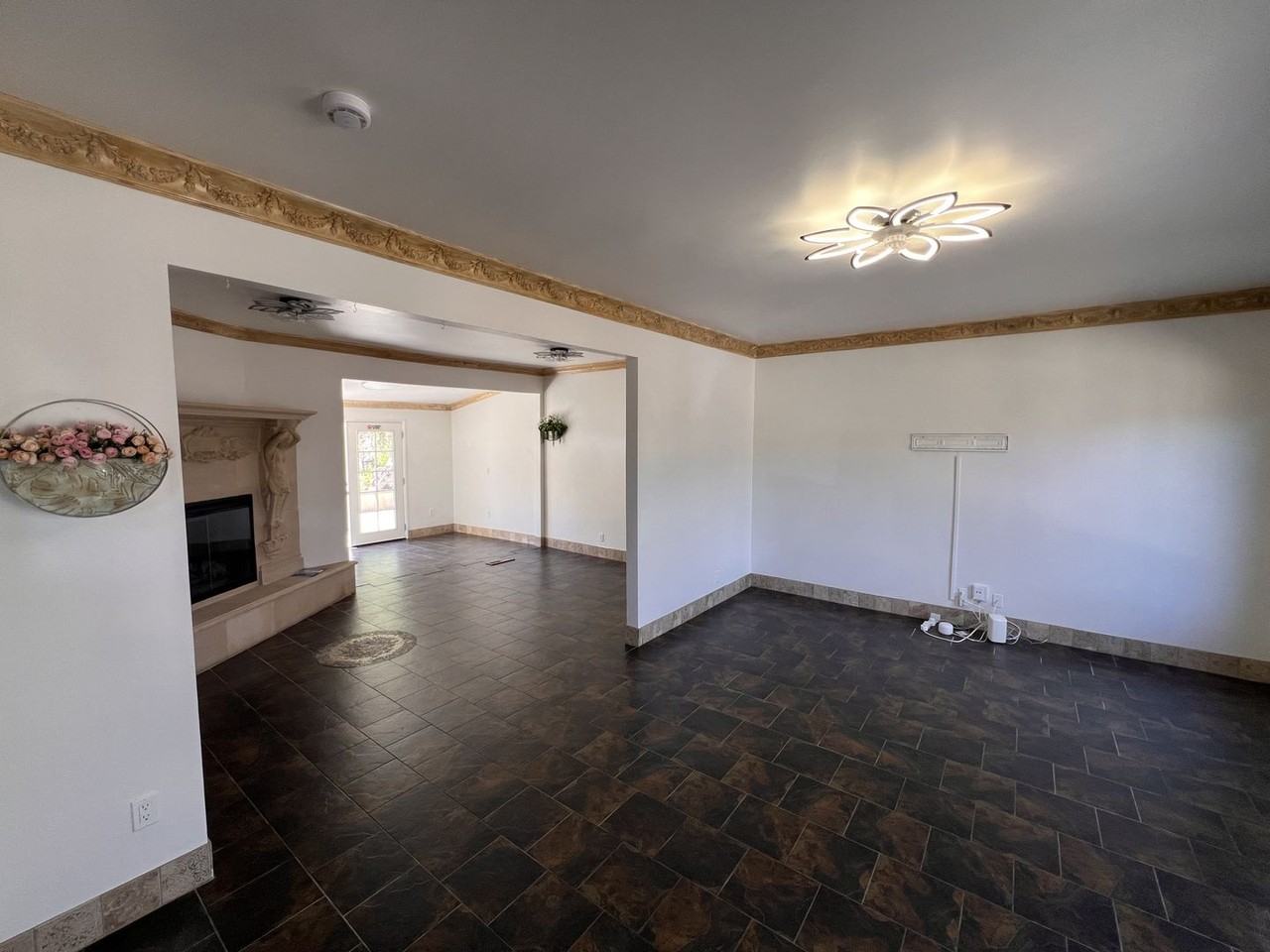 912 Yosemite Ln - Photo 6 of 44