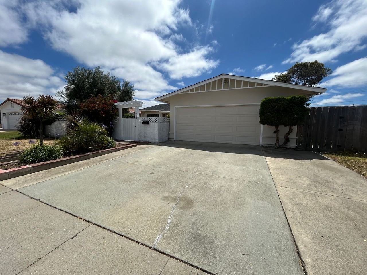 1430 Linwood Dr - Photo 2 of 24