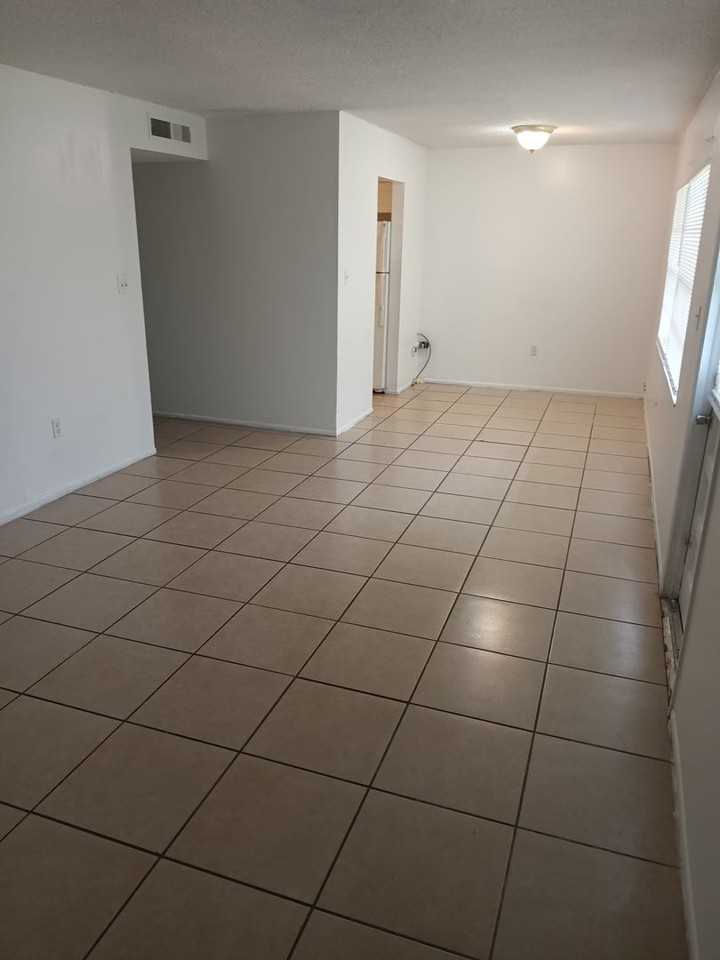 1436 Holden Ave #B - Photo 3 of 10